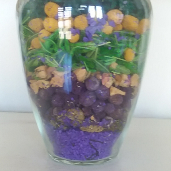 Vase of potpourri. - Picture 3 of 3